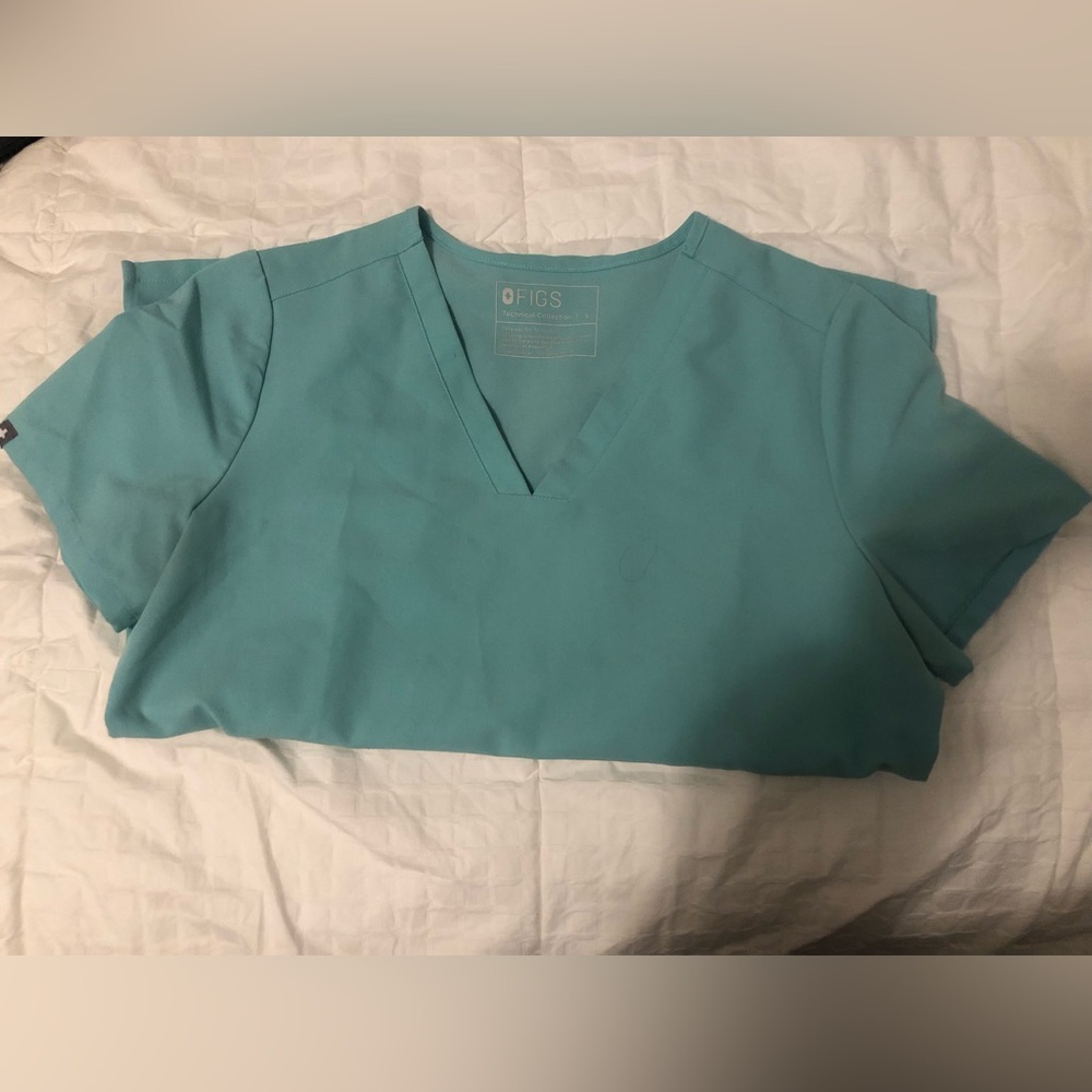 small figs scrub top